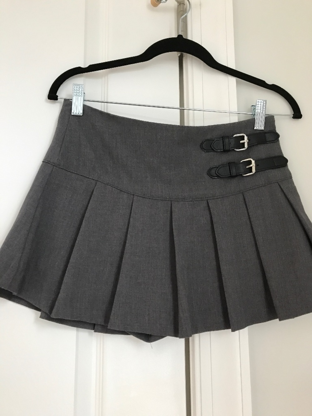 Gray pleated mini skirt
